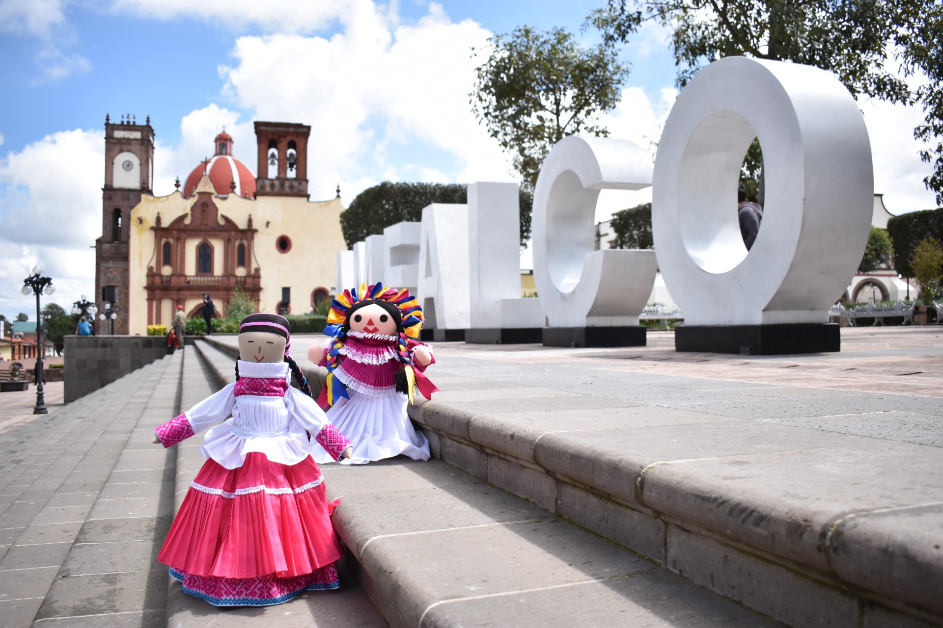 Muñeca Lele y Donxu patrimonio cultural del estado de Querétaro desde 2018. Son parte de las artesanías más representativas de México, destacan por su colorido vestuario y por su precioso bordado.